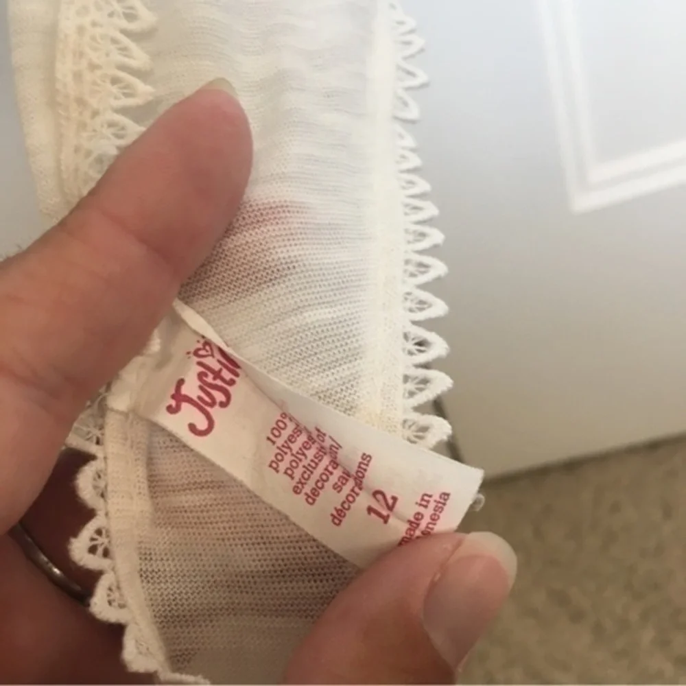 Girls size 12  Justice off white scarf